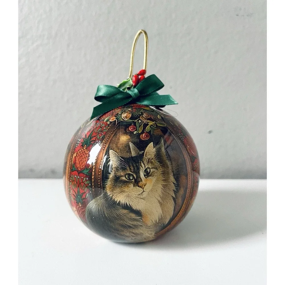 Enesco Vintage 90's Cat Christmas Ornament Ball Leslie Anne Vintage‎ Holly